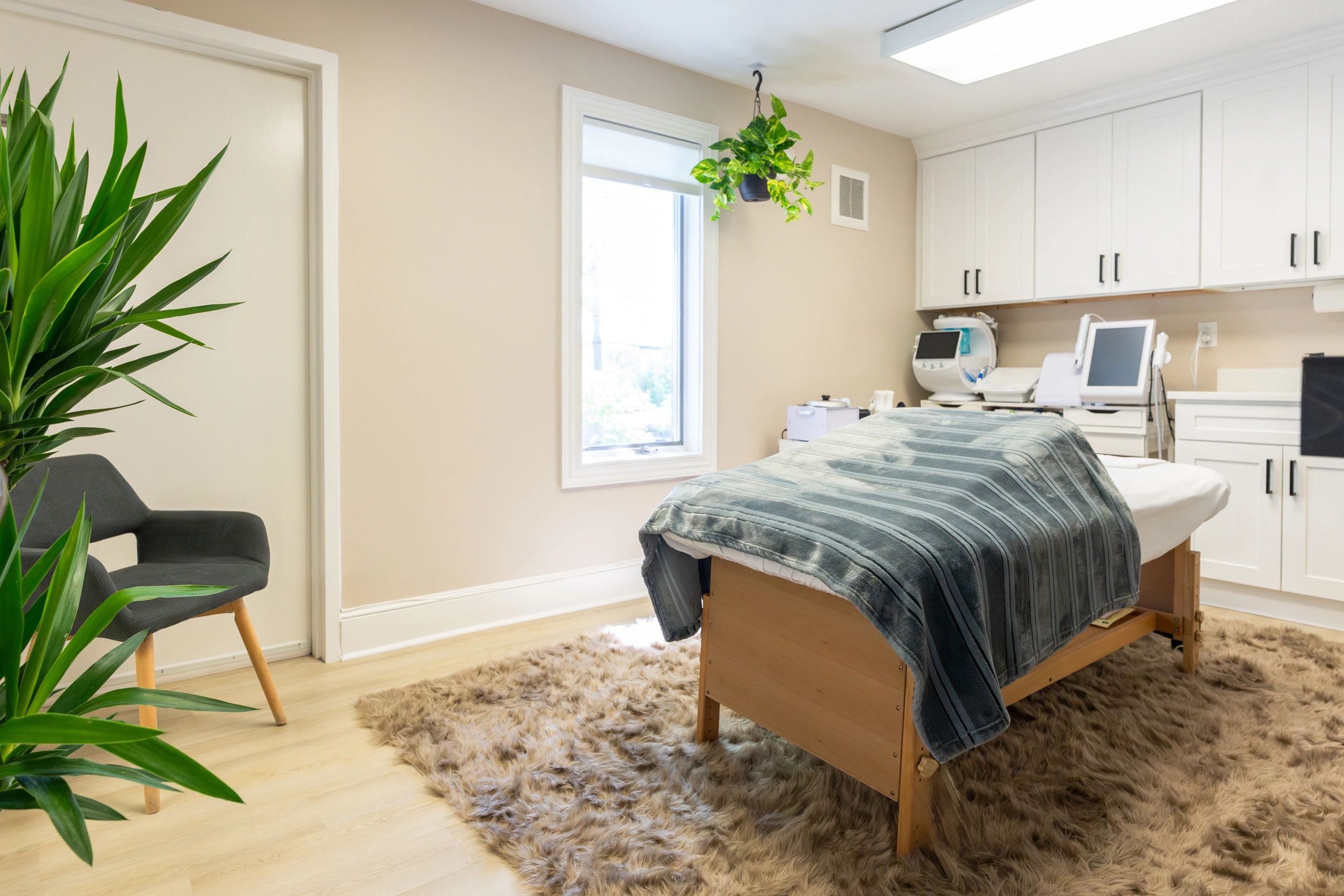 Peaceful therapy room at Celestial Awakenings